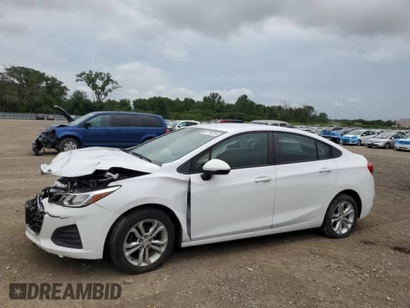 ✅ 2019 Chevrolet Cruze LS • VIN: 1G1BC5SM1K7132734 • Lot: 67776215. Listed on Copart with 128,735 mi. Free auction sales archive from the USA and detailed vehicle history report at DreamBid. Image 1.