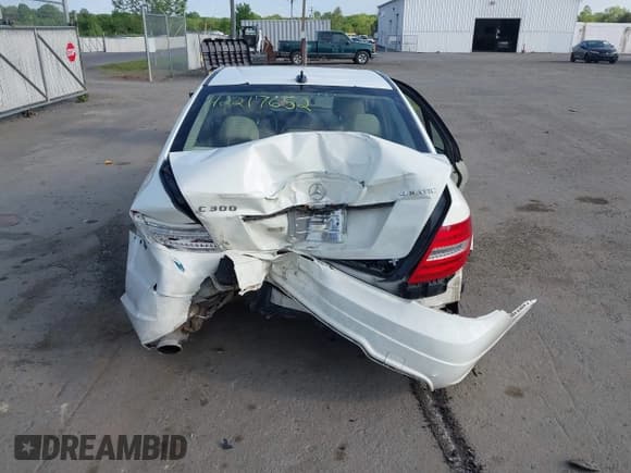 ✅ 2012 Mercedes-Benz C 300 Sport • VIN: WDDGF8BB0CR198952 • Lot: 42217652. Listed on IAAI with 138,919 mi. Free auction sales archive from the USA and detailed vehicle history report at DreamBid. Image 16.