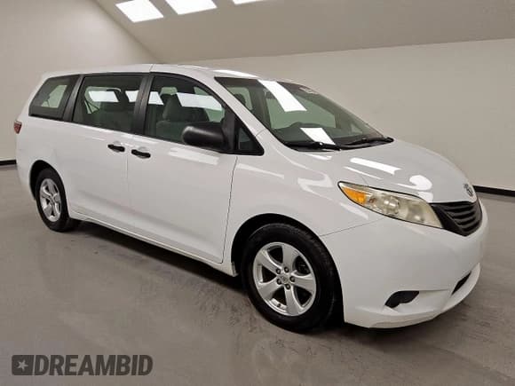 ✅ 2016 Toyota Sienna L • VIN: 5TDZK3DC9GS711100 • Лот: 85430645. Опубликован ранее на Copart с пробегом 58 322 миль. Бесплатный доступ к архиву аукционных продаж из США и подробный отчёт об истории автомобиля на DreamBid. Изображение 4.