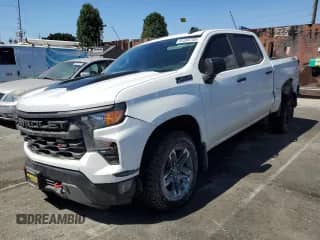 2024 Chevrolet Silverado 1500 Custom Trail Boss z VIN 3GCPDCEKXRG225338, wystawiony jako Copart lot #81554755 z przebiegiem 30 213 mil mil oraz Szkoda całkowita • Salvage title. Historia ofert i sprzedaży dostępna na DreamBid. Obrazek 1.