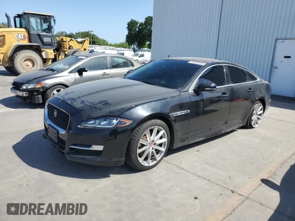 ✅ 2016 Jaguar XJ R-Sport • VIN: SAJWA1C70G8W02383 • Lot: 54580845. Wystawiony na Copart z przebiegiem 43 719 mil. Bezpłatny archiwum sprzedaży aukcyjnych z USA i szczegółowy raport historii pojazdu na DreamBid. Zdjęcie 1.