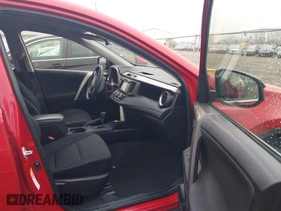 ✅ 2015 Toyota RAV4 LE • VIN: JTMBFREV9FD168527 • Lot: 43750685. Listed on IAAI with 194,728 mi. Free auction sales archive from the USA and detailed vehicle history report at DreamBid. Image 5.