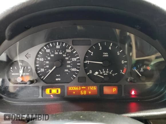 ✅ 2005 BMW 3 Series 325i • VIN: WBAET37415NJ91023 • Lot: 71254015. Listed on Copart with 300,663 mi. Free auction sales archive from the USA and detailed vehicle history report at DreamBid. Image 9.