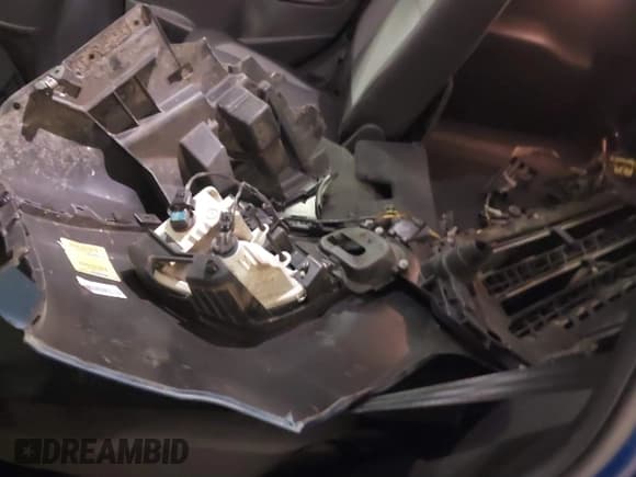 ✅ 2017 Ford Escape SE • VIN: 1FMCU9GD7HUC66808 • Lot: 41707595. Wystawiony na IAAI z przebiegiem 34 893 mil. Bezpłatny archiwum sprzedaży aukcyjnych z USA i szczegółowy raport historii pojazdu na DreamBid. Zdjęcie 12.