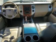 ✅ 2007 Ford Expedition Eddie Bauer • VIN: 1FMFU18507LA26347 • Lot: 81624925. Wystawiony na Copart z przebiegiem 249 382 mil. Bezpłatny archiwum sprzedaży aukcyjnych z USA i szczegółowy raport historii pojazdu na DreamBid. Zdjęcie 8.