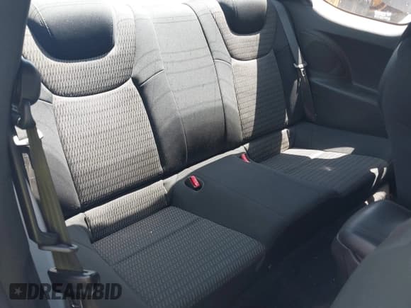 ✅ 2013 Hyundai Genesis Coupe 2.0T • VIN: KMHHT6KD8DU082972 • Lot: 42576823. Wystawiony na IAAI z przebiegiem 89 091 mil. Bezpłatny archiwum sprzedaży aukcyjnych z USA i szczegółowy raport historii pojazdu na DreamBid. Zdjęcie 8.