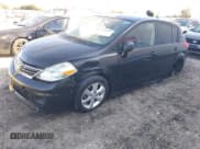 ✅ 2010 Nissan Versa S • VIN: 3N1BC1CP5AL379616 • Лот: 41640674. Опубликован ранее на IAAI с пробегом 163 131 миль. Бесплатный доступ к архиву аукционных продаж из США и подробный отчёт об истории автомобиля на DreamBid. Изображение 2.