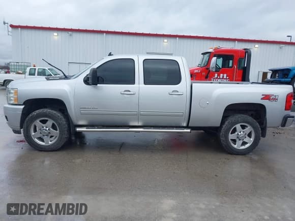 ✅ 2014 Chevrolet Silverado 2500HD LT • VIN: 1GC1KXC84EF139965 • Lot: 41466930. Listed on IAAI with 206,748 mi. Free auction sales archive from the USA and detailed vehicle history report at DreamBid. Image 14.