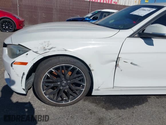 ✅ 2015 BMW 3 Series 328i • VIN: WBA3C1C54FK119617 • Lot: 43586239. Listed on IAAI with 86,614 mi. Free auction sales archive from the USA and detailed vehicle history report at DreamBid. Image 17.