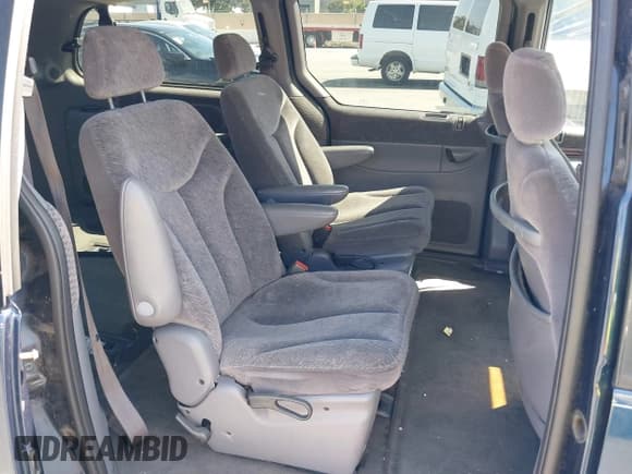 ✅ 2000 Chrysler Town & Country LX • VIN: 1C4GP44R7YB619785 • Lot: 42624442. Wystawiony na IAAI z przebiegiem 306 548 mil. Bezpłatny archiwum sprzedaży aukcyjnych z USA i szczegółowy raport historii pojazdu na DreamBid. Zdjęcie 8.