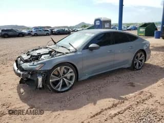 ✅ 2022 Audi RS 7 • VIN: WUAPCBF25NN905566 • Lot: 62954625. Wystawiony na Copart z przebiegiem 7 028 mil. Bezpłatny archiwum sprzedaży aukcyjnych z USA i szczegółowy raport historii pojazdu na DreamBid. Zdjęcie 1.