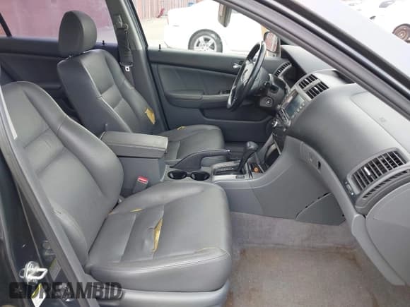 ✅ 2003 Honda Accord EX • VIN: JHMCM56793C085425 • Lot: 42033124. Listed on IAAI with 267,321 mi. Free auction sales archive from the USA and detailed vehicle history report at DreamBid. Image 5.
