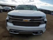 ✅ 2019 Chevrolet Silverado 1500 High Country • VIN: 3GCUYHEL3KG181962 • Lot: 67839204. Wystawiony na Copart z przebiegiem 77 767 mil. Bezpłatny archiwum sprzedaży aukcyjnych z USA i szczegółowy raport historii pojazdu na DreamBid. Zdjęcie 5.