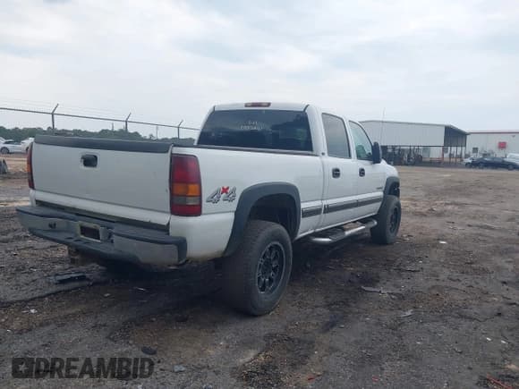 ✅ 2002 Chevrolet Silverado 2500HD LS • VIN: 1GCHK23U52F105561 • Лот: 43228697. Опубликован ранее на IAAI с пробегом 211 202 миль. Бесплатный доступ к архиву аукционных продаж из США и подробный отчёт об истории автомобиля на DreamBid. Изображение 4.