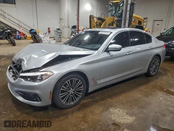 ✅ 2018 BMW 5 Series 530i xDrive • VIN: WBAJA7C58JWA73357 • Лот: 95012815. Опубликован ранее на Copart с пробегом 82 431 миль. Бесплатный доступ к архиву аукционных продаж из США и подробный отчёт об истории автомобиля на DreamBid. Изображение 1.