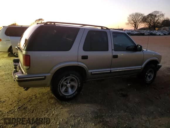 ✅ 1999 Chevrolet Blazer • VIN: 1GNCS13W8XK191881 • Lot: 47458045. Listed on Copart with 446,250 mi miles. Access the free auction sales archive from the USA and view a detailed vehicle history report at DreamBid. Image 3.