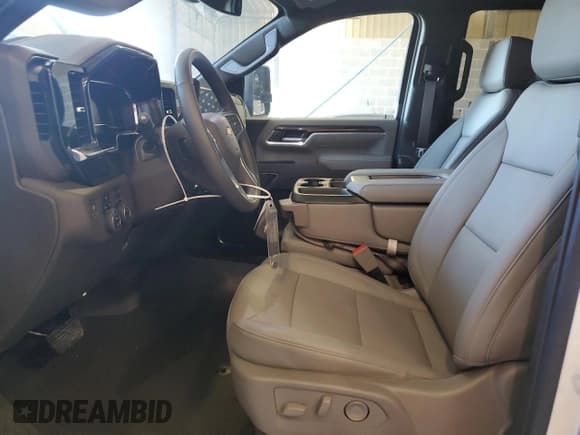 ✅ 2025 Chevrolet Silverado 2500HD LT • VIN: 2GC4KNE79S1135824 • Lot: 81041275. Wystawiony na Copart z przebiegiem 44 mil. Bezpłatny archiwum sprzedaży aukcyjnych z USA i szczegółowy raport historii pojazdu na DreamBid. Zdjęcie 7.