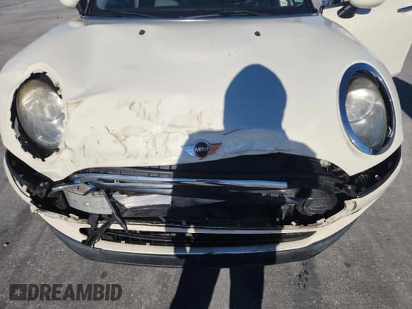 ✅ 2016 MINI Clubman • VIN: WMWLN5C5XG2E31236 • Lot: 90757685. Wystawiony na Copart z przebiegiem 101 238 mil. Bezpłatny archiwum sprzedaży aukcyjnych z USA i szczegółowy raport historii pojazdu na DreamBid. Zdjęcie 11.