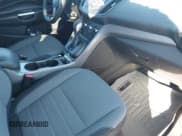 ✅ 2016 Ford Escape SE • VIN: 1FMCU9GX5GUB10713 • Lot: 43716484. Wystawiony na IAAI z przebiegiem 149 190 mil. Bezpłatny archiwum sprzedaży aukcyjnych z USA i szczegółowy raport historii pojazdu na DreamBid. Zdjęcie 5.