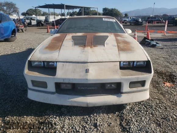 ✅ 1987 Chevrolet Camaro • VIN: 1G1FP2185HL124855 • Lot: 81378114. Wystawiony na Copart z przebiegiem 90 881 mil. Bezpłatny archiwum sprzedaży aukcyjnych z USA i szczegółowy raport historii pojazdu na DreamBid. Zdjęcie 5.