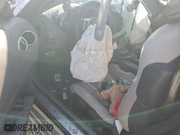 ✅ 2006 Nissan 350Z Grand Touring • VIN: JN1AZ36AX6M451355 • Lot: 81716165. Listed on Copart with 98,864 mi. Free auction sales archive from the USA and detailed vehicle history report at DreamBid. Image 8.