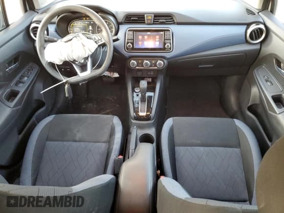 ✅ 2025 Nissan Versa SV • VIN: 3N1CN8EV1SL817990 • Lot: 91721325. Wystawiony na Copart z przebiegiem 30 556 mil. Bezpłatny archiwum sprzedaży aukcyjnych z USA i szczegółowy raport historii pojazdu na DreamBid. Zdjęcie 8.