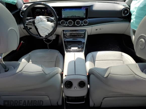 ✅ 2021 Mercedes-Benz E 450 • VIN: W1KZH6AB0MA986803 • Лот: 68714824. Опубликован ранее на Copart с пробегом 50 427 миль. Бесплатный доступ к архиву аукционных продаж из США и подробный отчёт об истории автомобиля на DreamBid. Изображение 8.