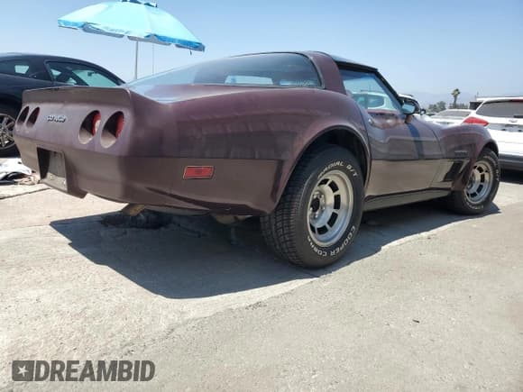 ✅ 1982 Chevrolet Corvette • VIN: 1G1AY8786C5113698 • Лот: 62890565. Опубликован ранее на Copart с пробегом 53 949 миль. Бесплатный доступ к архиву аукционных продаж из США и подробный отчёт об истории автомобиля на DreamBid. Изображение 3.