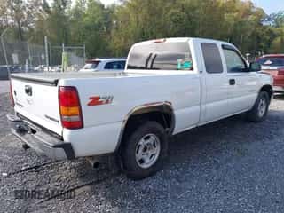 2000 Chevrolet Silverado 1500 LS z VIN 2GCEK19T8Y1280401, wystawiony jako IAAI lot #43335240 z przebiegiem 286 458 mil mil oraz . Historia ofert i sprzedaży dostępna na DreamBid. Obrazek 4.