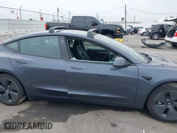 ✅ 2023 Tesla Model 3 • VIN: 5YJ3E1EA5PF400492 • Lot: 41728524. Wystawiony na IAAI z przebiegiem 33 830 mil. Bezpłatny archiwum sprzedaży aukcyjnych z USA i szczegółowy raport historii pojazdu na DreamBid. Zdjęcie 13.