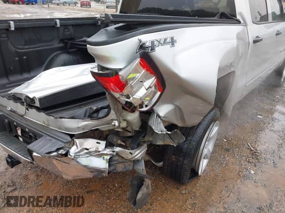 2015 Chevrolet Silverado 1500 LT с VIN 3GCUKREC4FG459765, выставлен на аукционе IAAI как лот 42925937 с пробегом 116 590 миль миль и . История ставок и продаж доступна на DreamBid. Изображение 6.