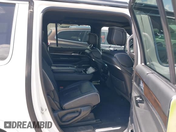 ✅ 2023 Jeep Grand Wagoneer Series II • VIN: 1C4SJSFP7PS530079 • Лот: 42533407. Опубликован ранее на IAAI с пробегом 51 178 миль. Бесплатный доступ к архиву аукционных продаж из США и подробный отчёт об истории автомобиля на DreamBid. Изображение 8.