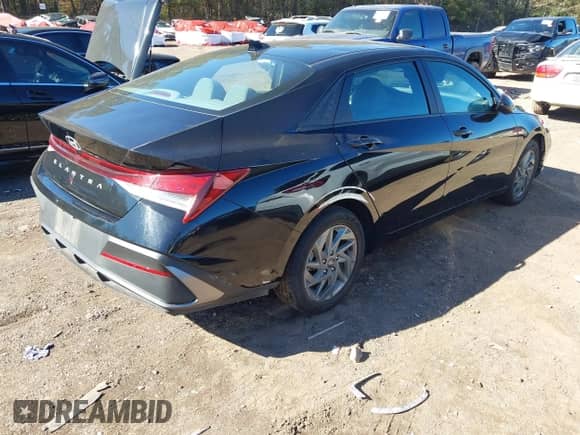 2024 Hyundai Elantra SEL with VIN KMHLM4DGXRU744383, listed as a IAAI auction lot 43606113 with 39,129 mi miles and . Bid and sale history available at DreamBid. Image 4.