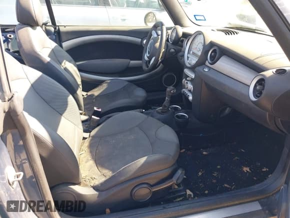 ✅ 2010 MINI Convertible S • VIN: WMWMS3C51ATZ85345 • Лот: 41472622. Опубликован ранее на IAAI с пробегом 136 061 миль. Бесплатный доступ к архиву аукционных продаж из США и подробный отчёт об истории автомобиля на DreamBid. Изображение 5.