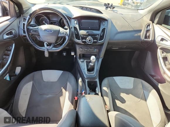 ✅ 2016 Ford Focus ST • VIN: 1FADP3L94GL347595 • Lot: 82229695. Wystawiony na Copart z przebiegiem 114 991 mil. Bezpłatny archiwum sprzedaży aukcyjnych z USA i szczegółowy raport historii pojazdu na DreamBid. Zdjęcie 8.