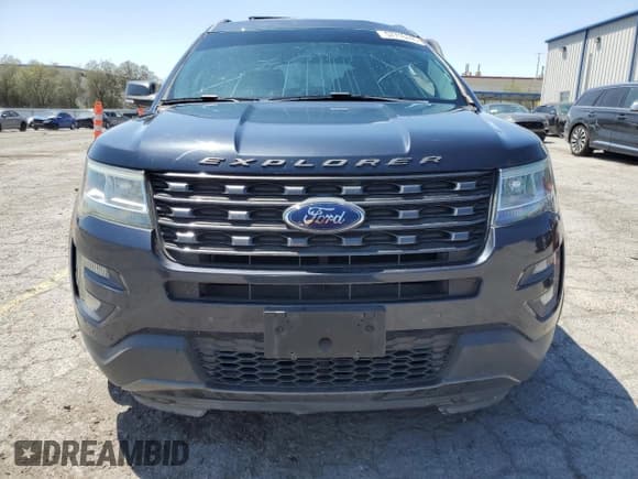 ✅ 2017 Ford Explorer XLT • VIN: 1FM5K7D82HGA70137 • Lot: 57715745. Wystawiony na Copart z przebiegiem 91 282 mil. Bezpłatny archiwum sprzedaży aukcyjnych z USA i szczegółowy raport historii pojazdu na DreamBid. Zdjęcie 5.