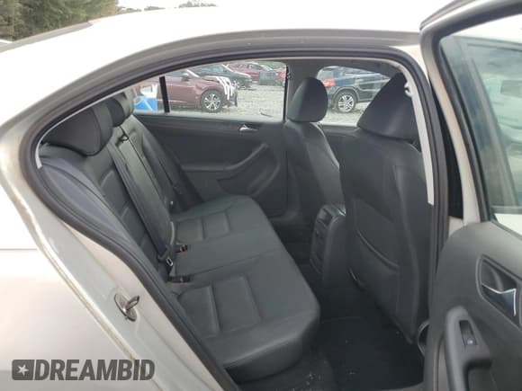 ✅ 2011 Volkswagen Jetta SE • VIN: 3VWDZ7AJ0BM366870 • Lot: 70884445. Wystawiony na Copart z przebiegiem 142 949 mil. Bezpłatny archiwum sprzedaży aukcyjnych z USA i szczegółowy raport historii pojazdu na DreamBid. Zdjęcie 10.