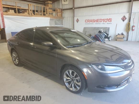✅ 2015 Chrysler 200 S • VIN: 1C3CCCBB6FN592685 • Lot: 91262715. Listed on Copart with 80,009 mi. Free auction sales archive from the USA and detailed vehicle history report at DreamBid. Image 4.