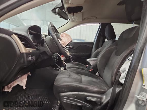 ✅ 2015 Jeep Cherokee Latitude • VIN: 1C4PJMCS0FW635368 • Лот: 85886975. Опубликован ранее на Copart с пробегом 132 263 миль. Бесплатный доступ к архиву аукционных продаж из США и подробный отчёт об истории автомобиля на DreamBid. Изображение 7.