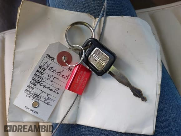 ✅ 1995 Lincoln Town Car Cartier • VIN: 1LNLM83W4SY680923 • Lot: 41996384. Listed on IAAI with 171,280 mi. Free auction sales archive from the USA and detailed vehicle history report at DreamBid. Image 11.