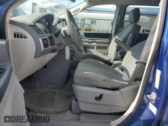 ✅ 2010 Dodge Grand Caravan SXT • VIN: 2D4RN5D19AR489601 • Лот: 70629315. Опубликован ранее на Copart с пробегом 242 179 миль. Бесплатный доступ к архиву аукционных продаж из США и подробный отчёт об истории автомобиля на DreamBid. Изображение 7.