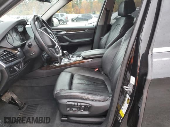 ✅ 2015 BMW X5 xDrive50i • VIN: 5UXKR6C54F0J79322 • Лот: 87028175. Опубликован ранее на Copart с пробегом 114 121 миль. Бесплатный доступ к архиву аукционных продаж из США и подробный отчёт об истории автомобиля на DreamBid. Изображение 7.