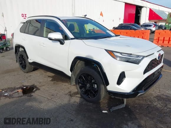 ✅ 2024 Toyota RAV4 Hybrid SE • VIN: JTM16RFV5RD558068 • Лот: 43529427. Опубликован ранее на IAAI с пробегом 11 539 миль. Бесплатный доступ к архиву аукционных продаж из США и подробный отчёт об истории автомобиля на DreamBid. Изображение 1.