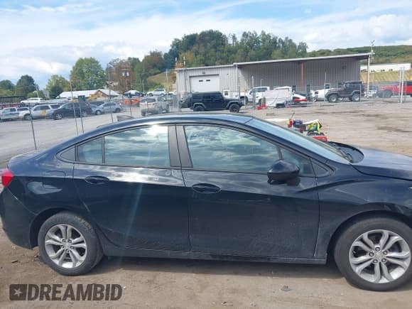✅ 2019 Chevrolet Cruze LS • VIN: 1G1BC5SM7K7107532 • Lot: 43222245. Listed on IAAI with 140,995 mi. Free auction sales archive from the USA and detailed vehicle history report at DreamBid. Image 13.
