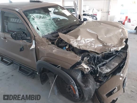 ✅ 2023 Nissan Frontier SV • VIN: 1N6ED1EJ5PN635128 • Lot: 43695261. Wystawiony na IAAI z przebiegiem 42 055 mil. Bezpłatny archiwum sprzedaży aukcyjnych z USA i szczegółowy raport historii pojazdu na DreamBid. Zdjęcie 6.