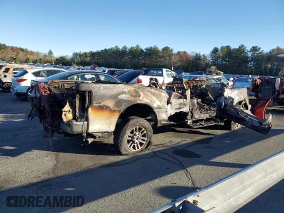 ✅ 2019 Ford F-250 XL • VIN: 1FTBF2B6XKEF66340 • Lot: 79751424. Wystawiony na Copart z przebiegiem Nie podano. Bezpłatny archiwum sprzedaży aukcyjnych z USA i szczegółowy raport historii pojazdu na DreamBid. Zdjęcie 3.