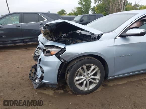 2018 Chevrolet Malibu LT z VIN 1G1ZD5ST8JF206058, wystawiony jako IAAI lot #43398224 z przebiegiem 38 674 mil mil oraz . Historia ofert i sprzedaży dostępna na DreamBid. Obrazek 6.