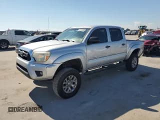✅ 2013 Toyota Tacoma • VIN: 5TFLU4EN6DX070239 • Lot: 84942695. Wystawiony na Copart z przebiegiem 121 646 mil. Bezpłatny archiwum sprzedaży aukcyjnych z USA i szczegółowy raport historii pojazdu na DreamBid. Zdjęcie 1.