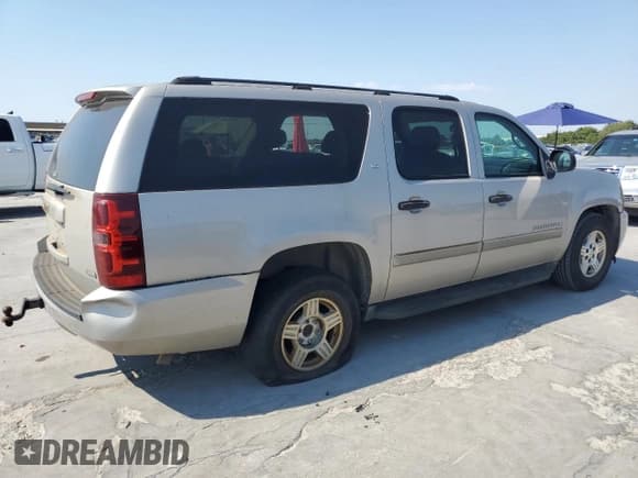 ✅ 2007 Chevrolet Suburban LT • VIN: 3GNFC16077G174000 • Lot: 75544154. Wystawiony na Copart z przebiegiem 228 883 mil. Bezpłatny archiwum sprzedaży aukcyjnych z USA i szczegółowy raport historii pojazdu na DreamBid. Zdjęcie 3.
