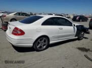 ✅ 2005 Mercedes-Benz CLK 500 • VIN: WDBTJ75J15F149816 • Lot: 67644195. Wystawiony na Copart z przebiegiem 232 331 mil. Bezpłatny archiwum sprzedaży aukcyjnych z USA i szczegółowy raport historii pojazdu na DreamBid. Zdjęcie 3.